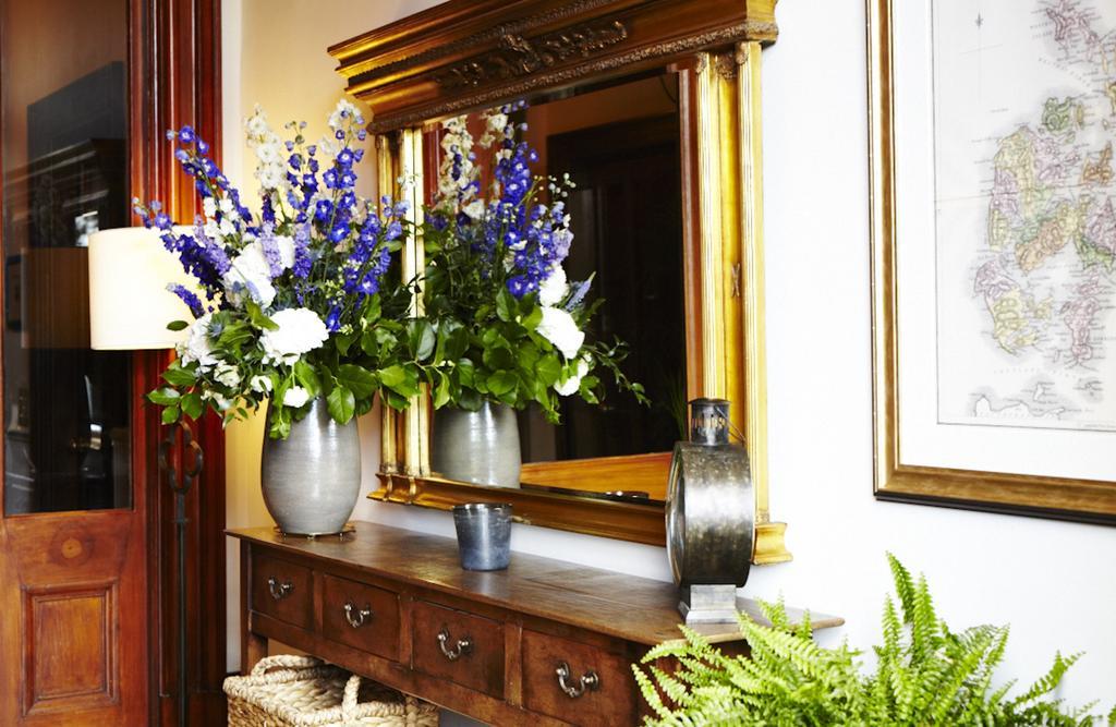 The Roseate Edinburgh - Small Luxury Hotels Of The World Экстерьер фото A mirror on a console table