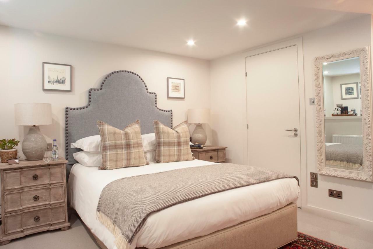 The Roseate Edinburgh - Small Luxury Hotels Of The World Экстерьер фото A bedroom at The Swan