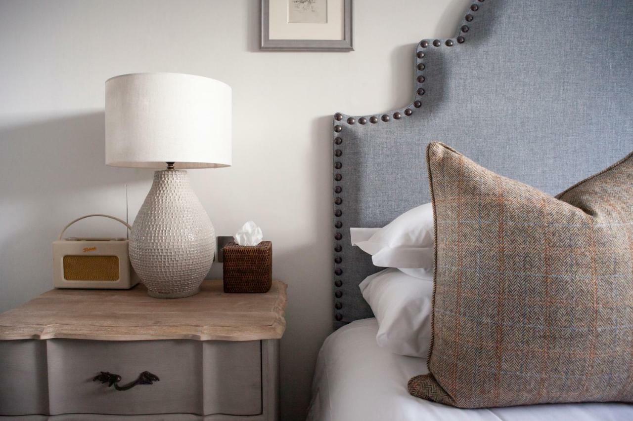 The Roseate Edinburgh - Small Luxury Hotels Of The World Экстерьер фото A bedside table