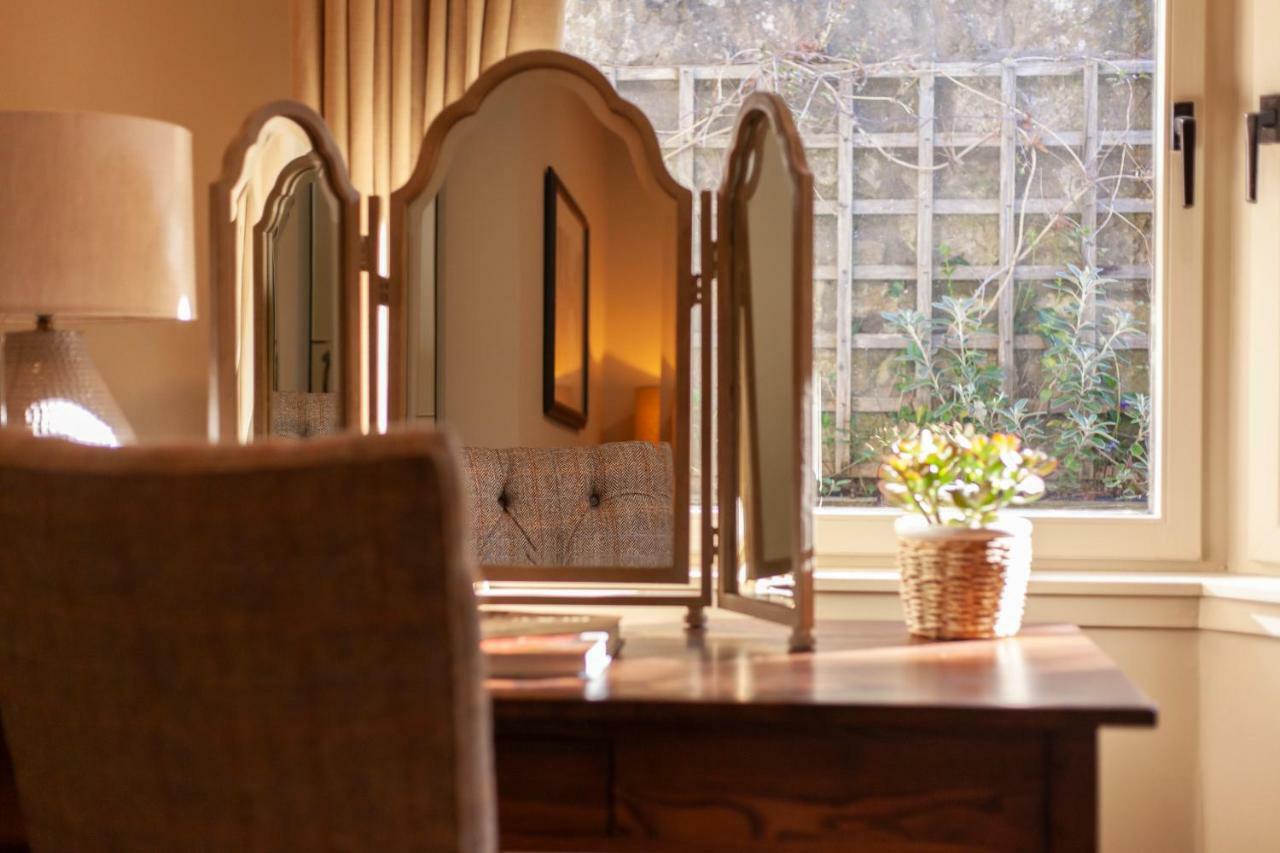 The Roseate Edinburgh - Small Luxury Hotels Of The World Экстерьер фото A dressing table with a tri-fold mirror