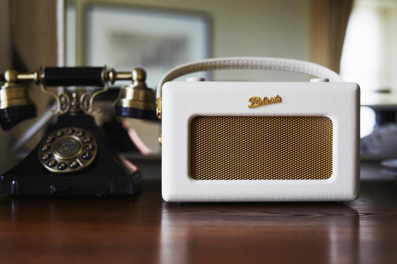 The Roseate Edinburgh - Small Luxury Hotels Of The World Экстерьер фото A DAB radio