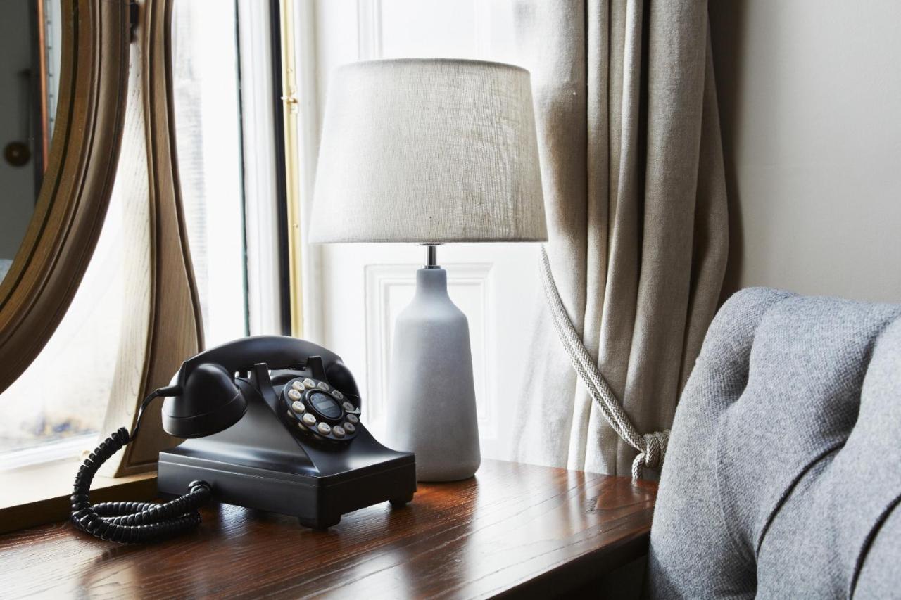 The Roseate Edinburgh - Small Luxury Hotels Of The World Экстерьер фото A telephone with a rotary dial